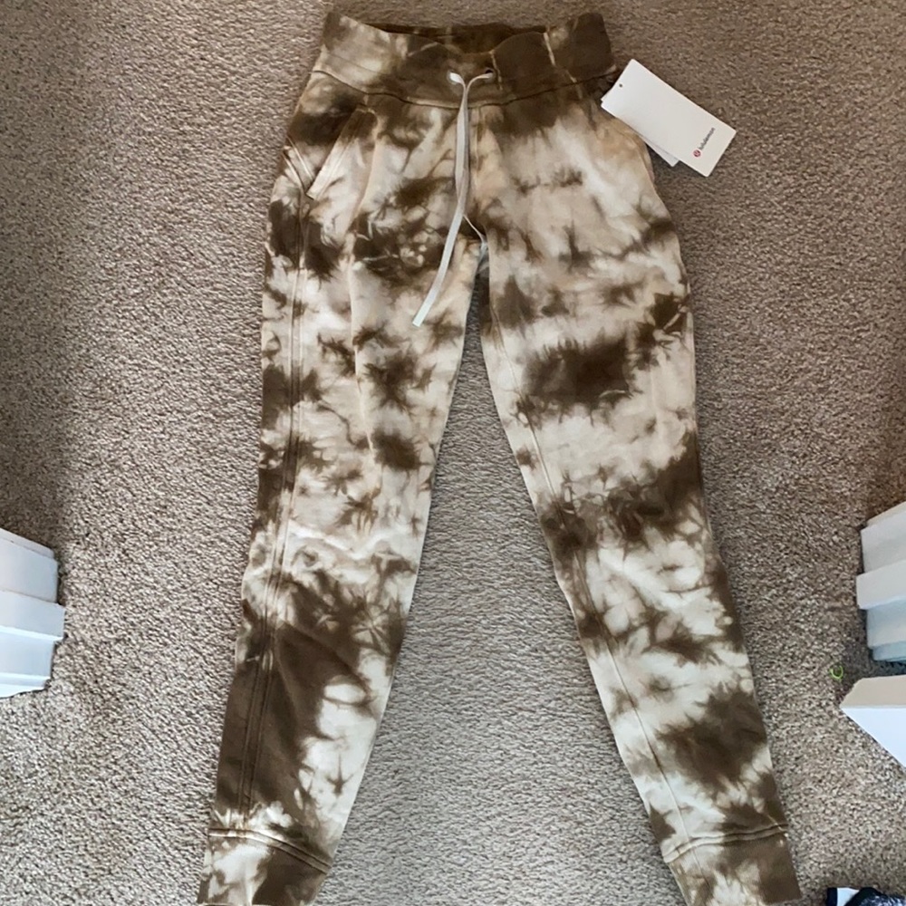 NEW LULULEMON tie dye joggers